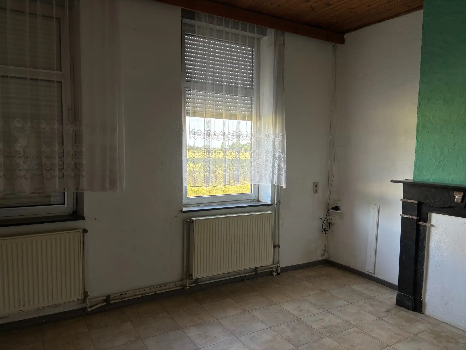 Landelijk gelegen renovatiewoning met prachtig uitzicht over de velden foto 4