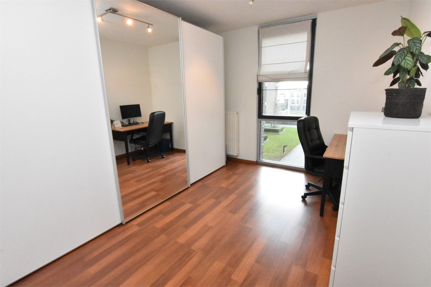 MOOI AFGEWERKT RUIM APPARTEMENT MET 2 SLPKS EN 2 TERRASSEN foto 15