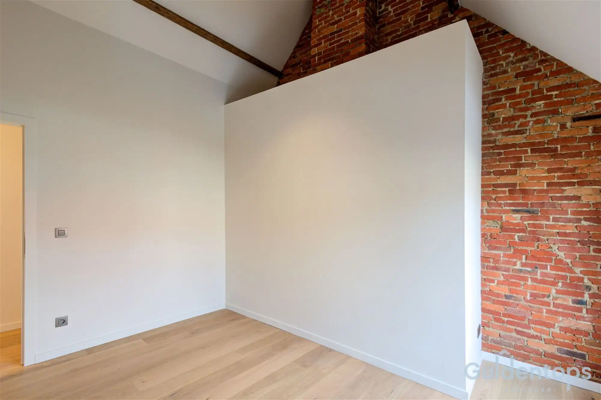 knappe, vernieuwde gezinswoning met tuin in hartje Berchem foto 19