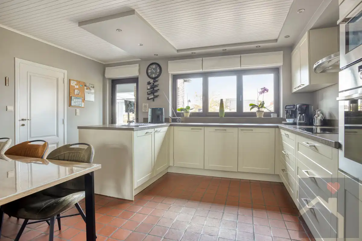 Verrassend ruime, vrijstaande kangoeroewoning met meer dan 300 m² bewoonbare oppervlakte in Rummen! foto 8