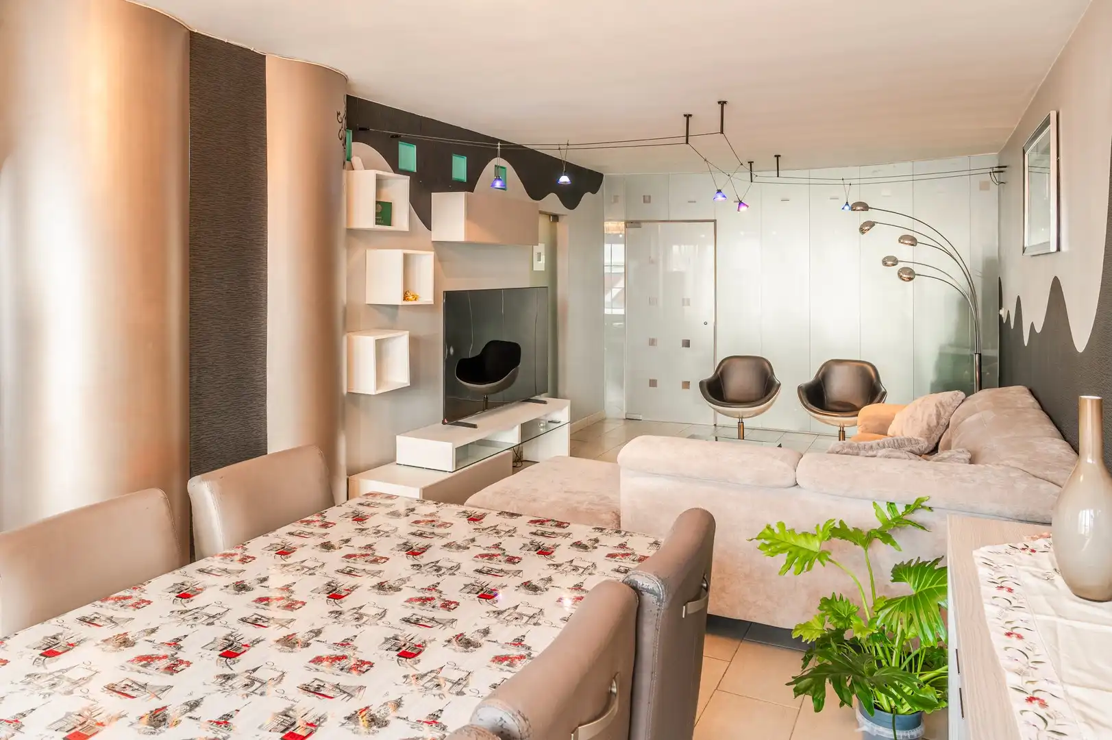 Op te frissen appartement met 2 slaapkamers te Sint-Niklaas. foto 5