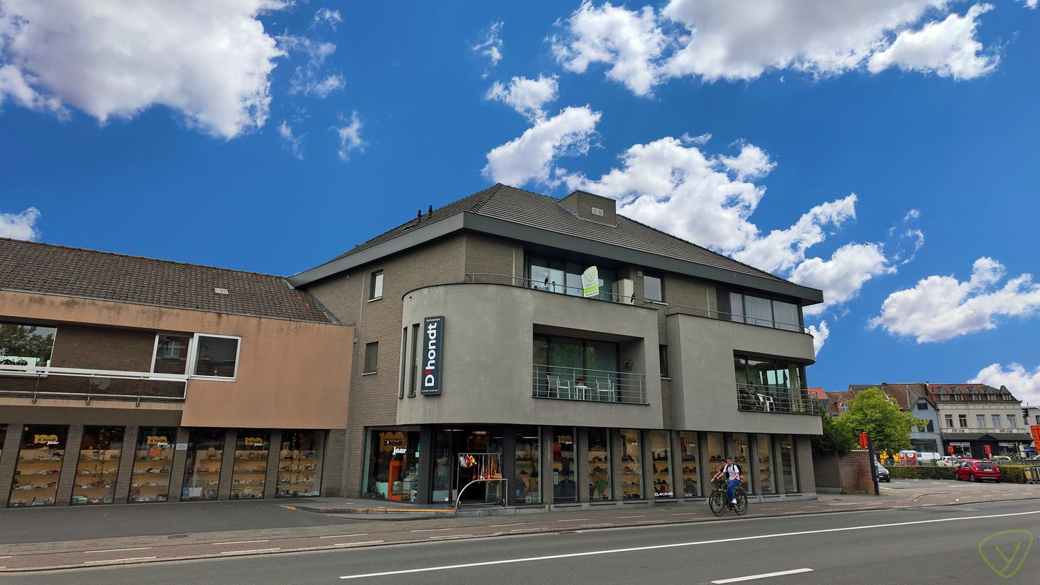 Ruim appartement gelegen in het centrum van Eeklo! foto {{pictureIndex}}