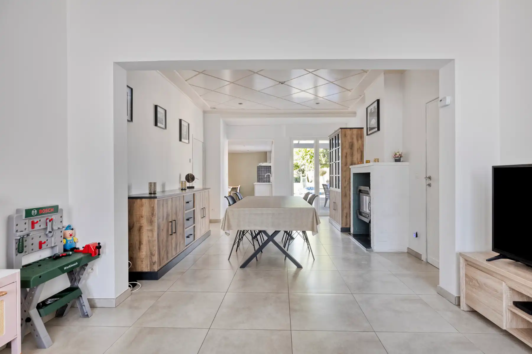 Ruime instapklare gezinswoning met 4 slaapkamers & garage. foto 6