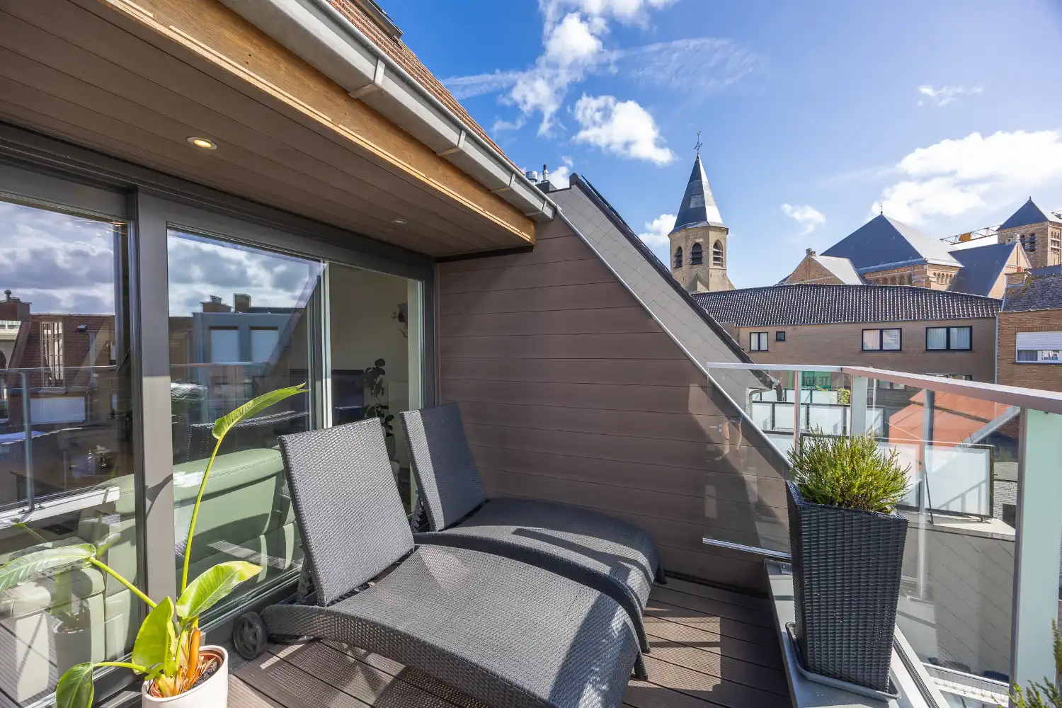 Prachtig recent appartement met 3 slaapkamers, 2 zonneterrassen en optionele privatieve parking in het centrum van Middelkerke foto 3