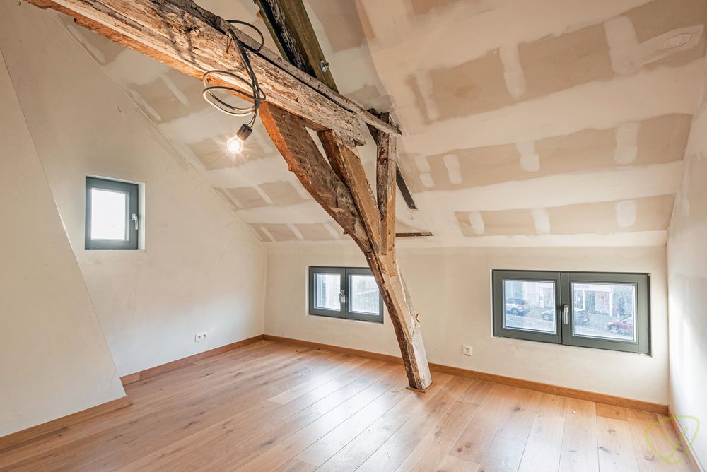 Uitzonderlijk en volledig vernieuwd duplex-appartement gelegen op de Markt van Eeklo! foto 12