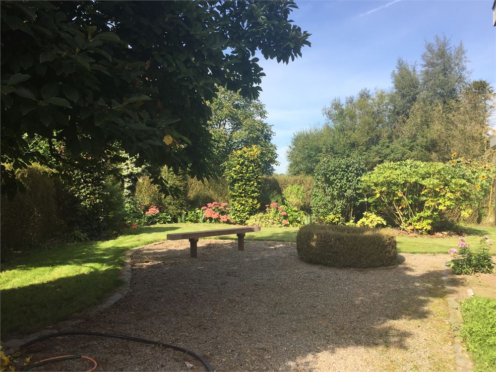 Alleenstaande woning met een zonnige tuin foto 12