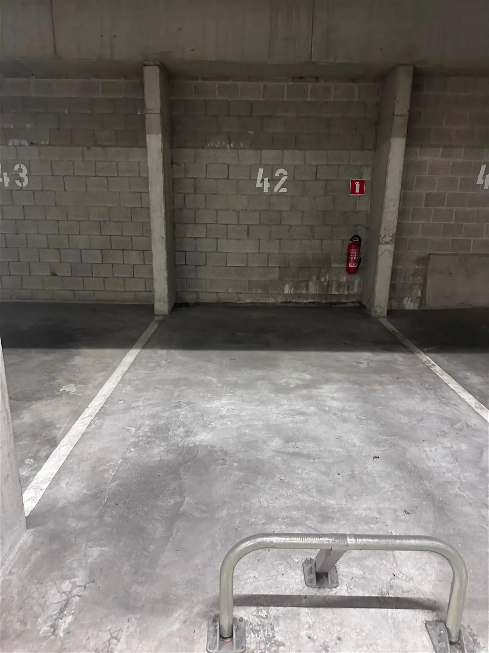 Ondergrondse autostaanplaats op goed bereikbare locatie foto 4