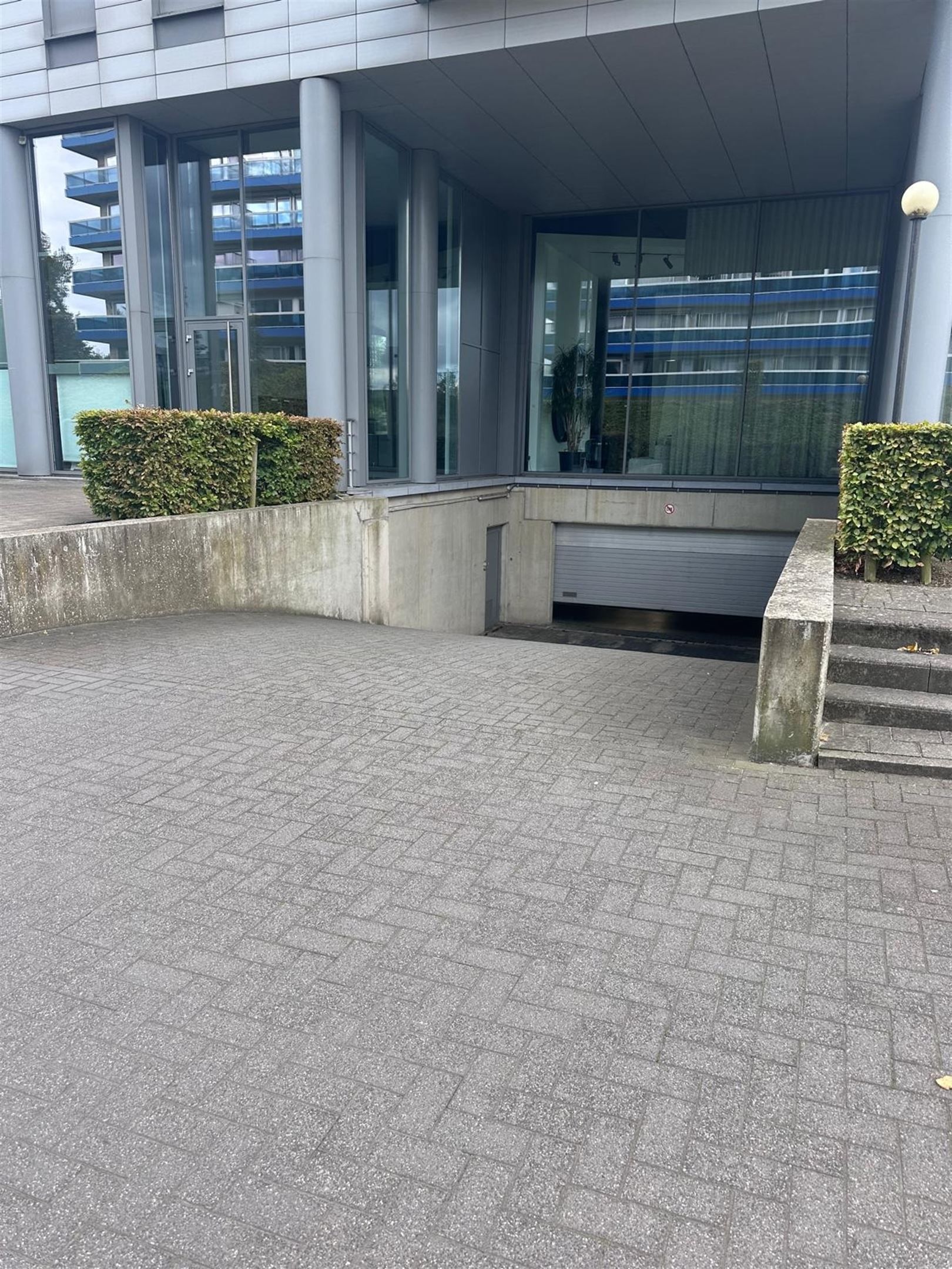 Ondergrondse autostaanplaats op goed bereikbare locatie foto 4