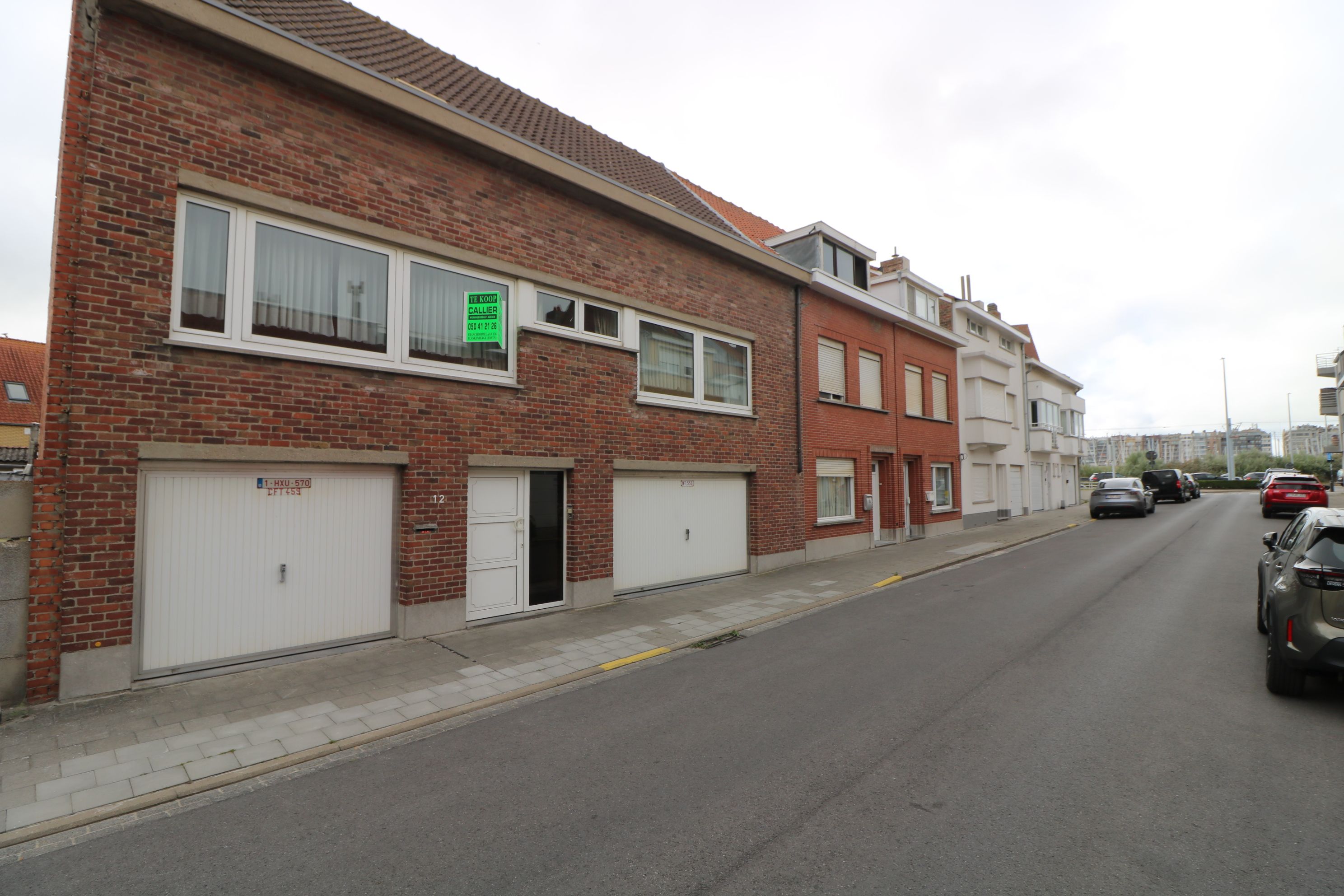  Zeer ruime woning met 5 slaapkamers, garages (8 wagens) en werkplaats. foto 24
