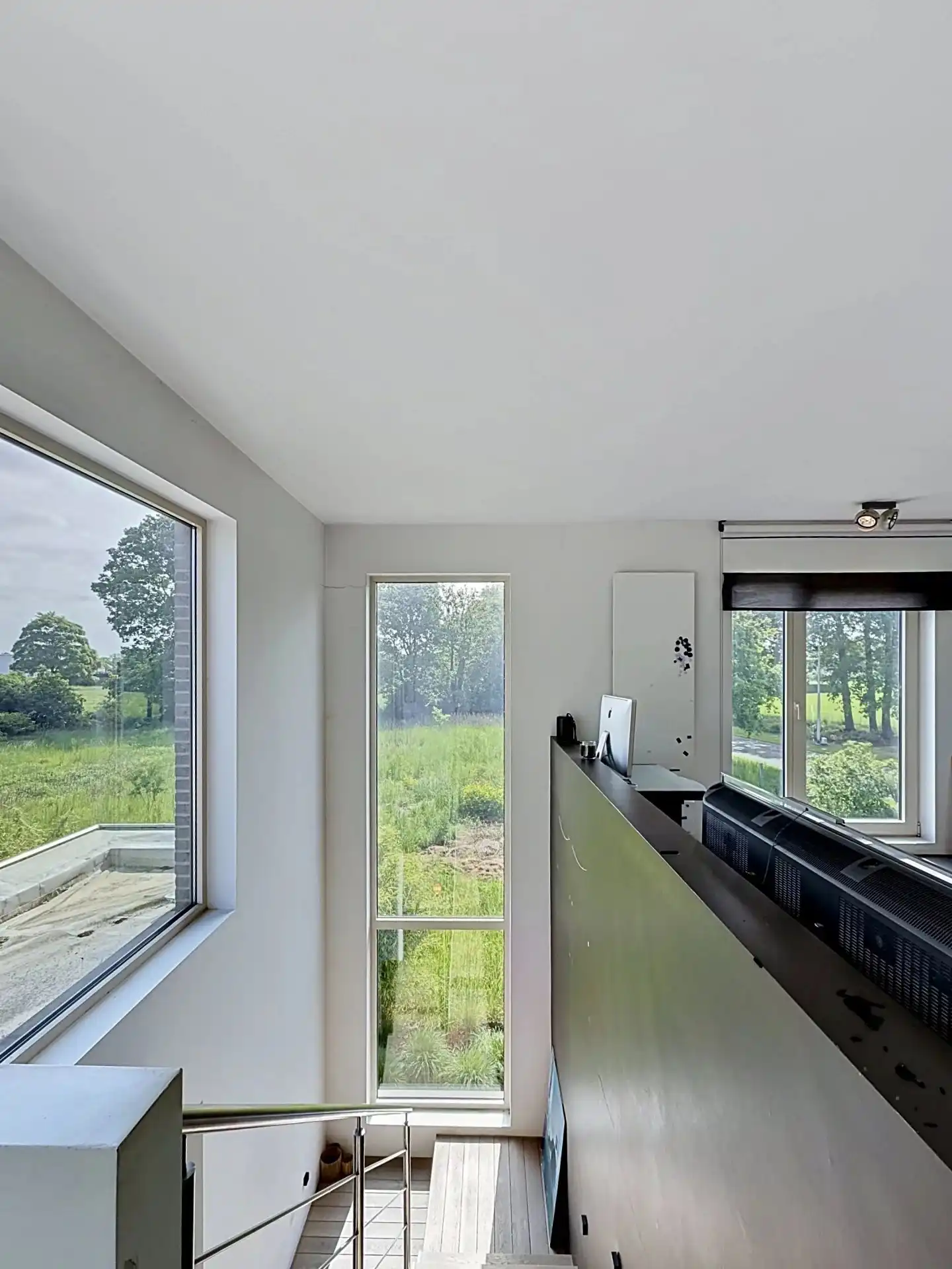 Moderne woning met 3 slaapkamers en praktijk of kantoorruimte op mooi perceel foto 20
