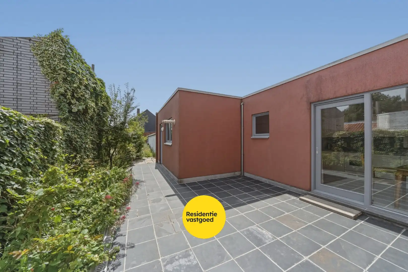 Karaktervolle instapklare hoekwoning met inpandige garage en zonnige stadstuin foto 9