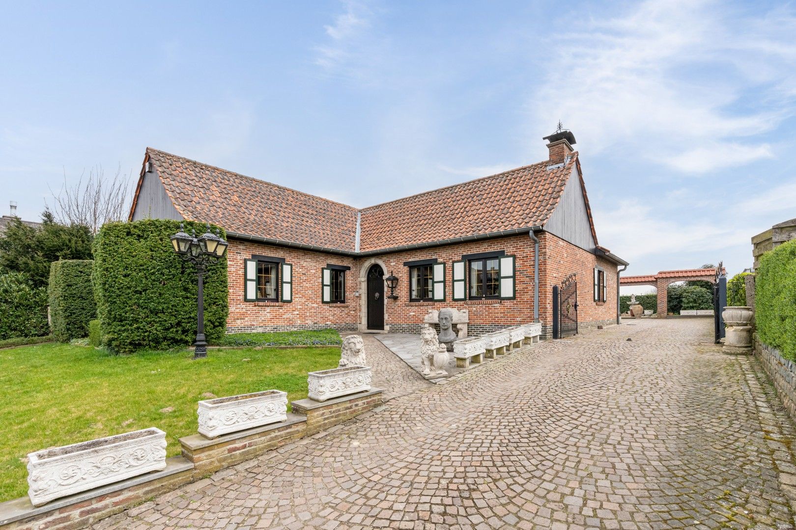 Karaktervolle bungalow met 2 slaapkamers in een rustige straat te Bunsbeek foto {{pictureIndex}}