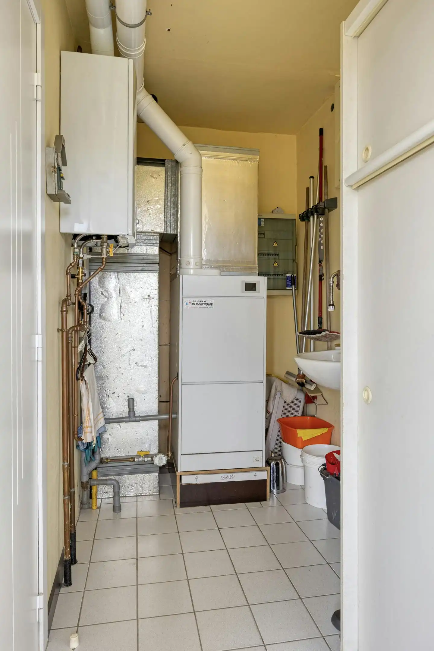 Gelijkvloers handelsruimte of kantoor met woning en tuin foto 22