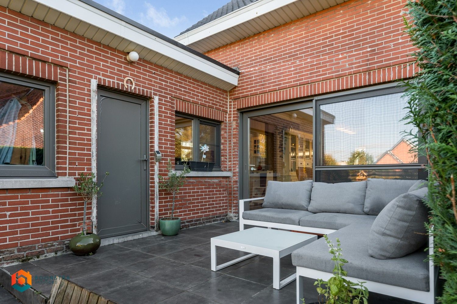 Instapklare woning met 2 slpkrs, tuin, garage en carport te Emblem foto 13
