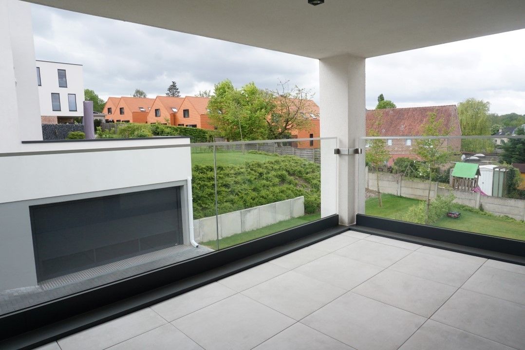 Uitzonderlijk villa-appartement met 3 kamers en 2 staanplaatsen foto 18
