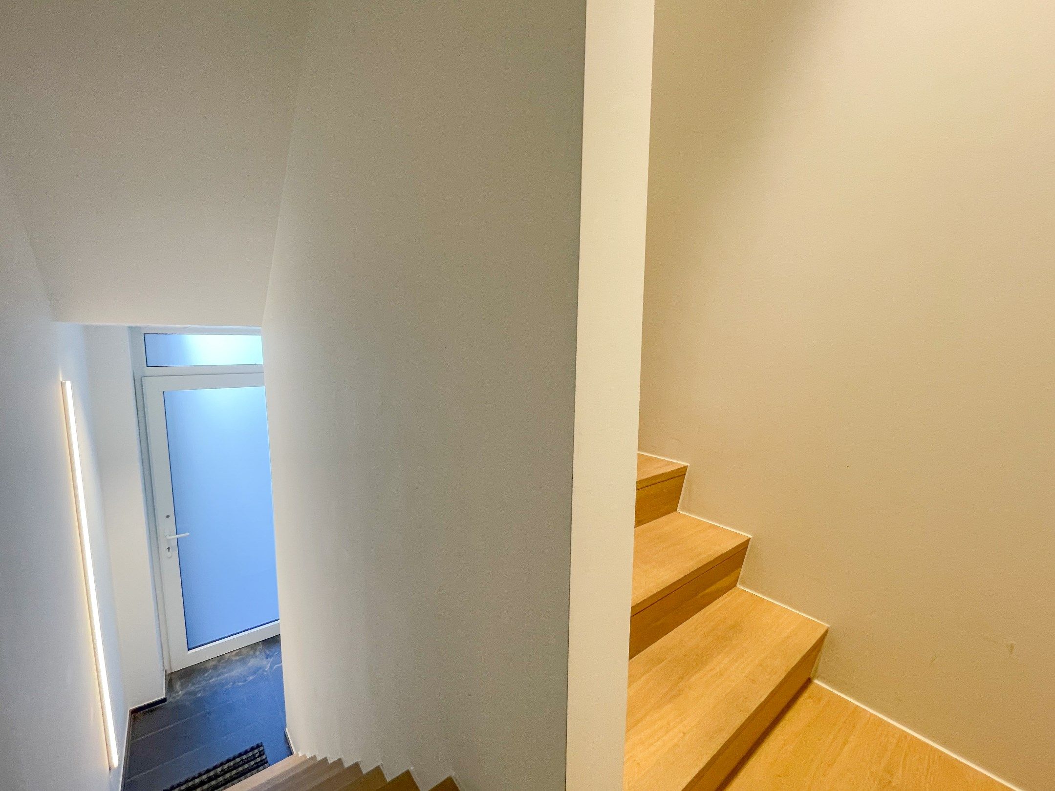 Uitzonderlijk, luxueus afgewerkt hoekappartement met frontaal zeezicht. foto 13