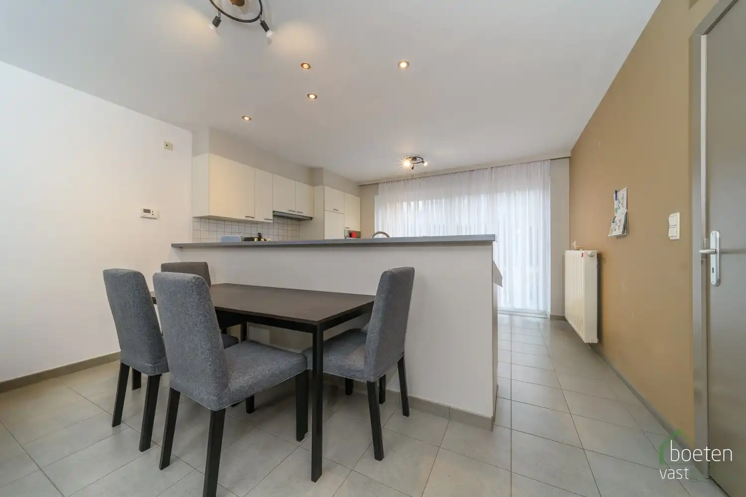 IZENBERGE: Recente rijwoning met alle comfort, 3 slaapkamers, gezellig tuintje en garage op 151m² grondopp. (verhuurd) foto 6