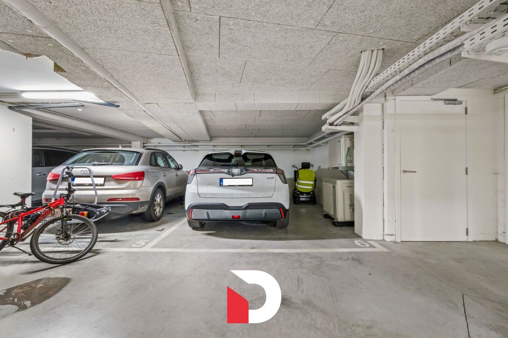 Instapklaar hoekappartement met 2 slk label A en ruim terras centrum Brugge foto 16