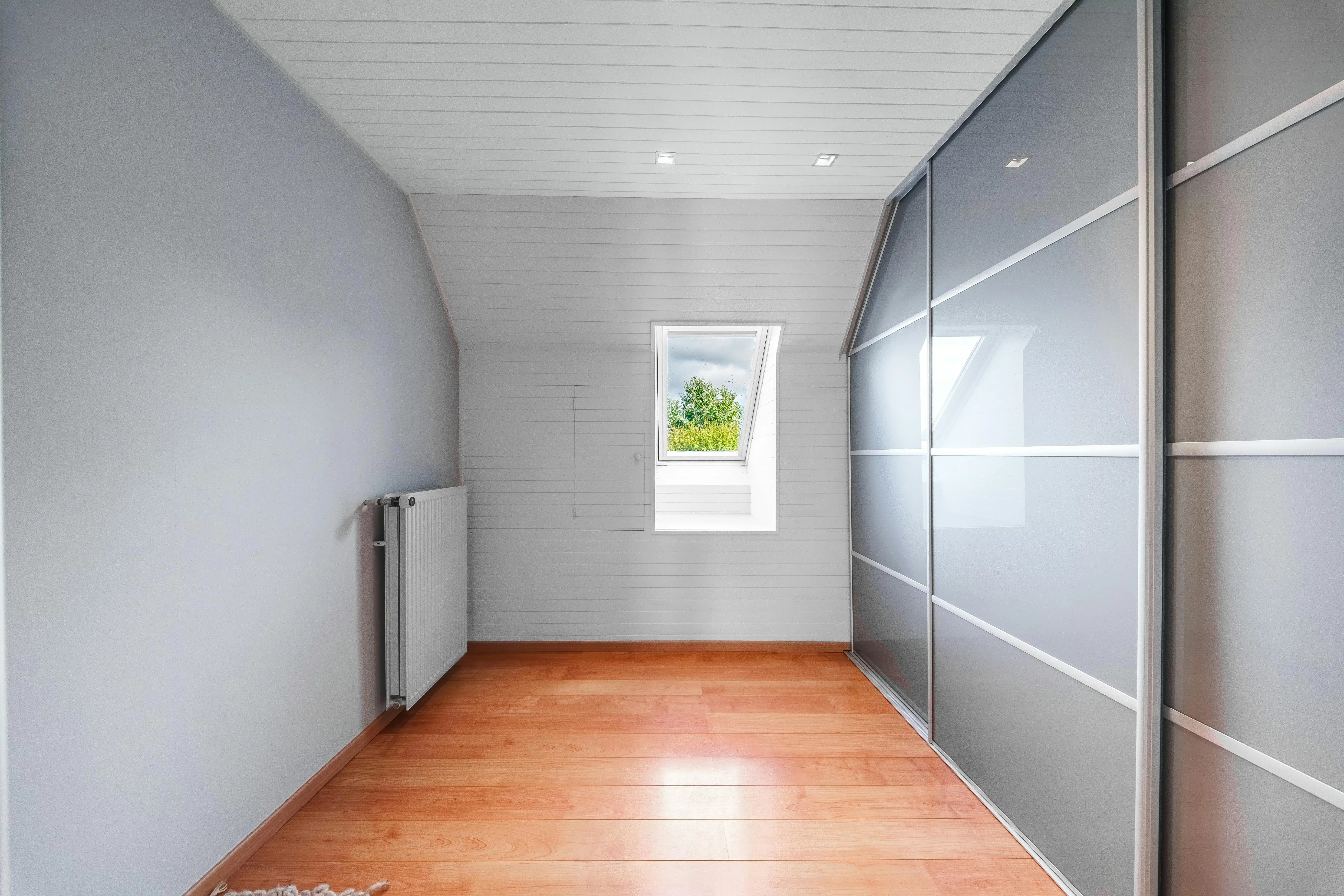 Uniek huis met bureel en zalige tuin nabij centrum Roeselare foto 18