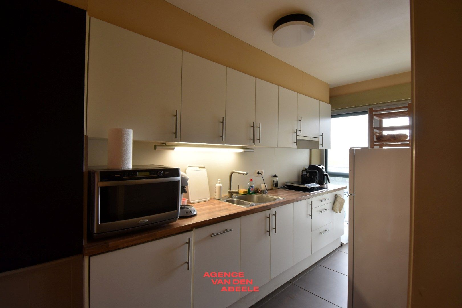 Uitzonderlijk breed appartement met 2 slaapkamers en terras foto 5