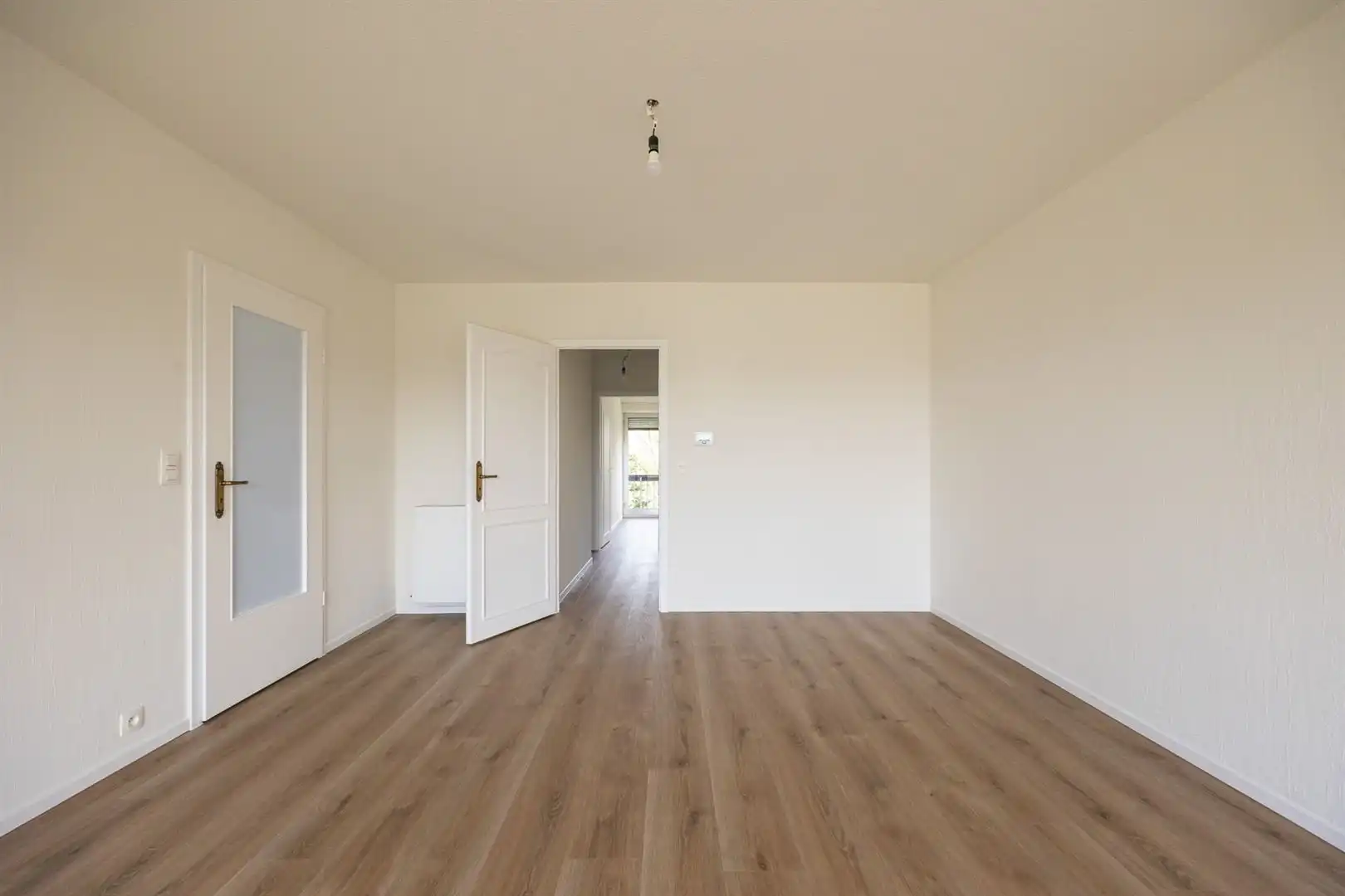 Volledig gerenoveerd appartement met 2 slaapkamers en 2 terrassen!  foto 7