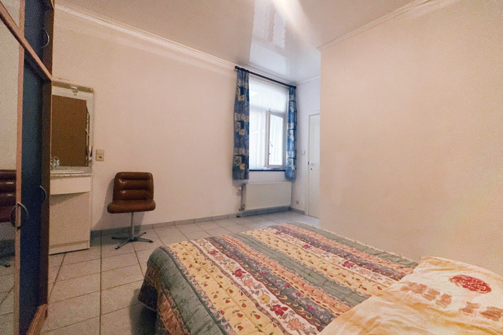 Prachtige interbellumwoning onderverdeeld in drie ruime appartementen foto 8