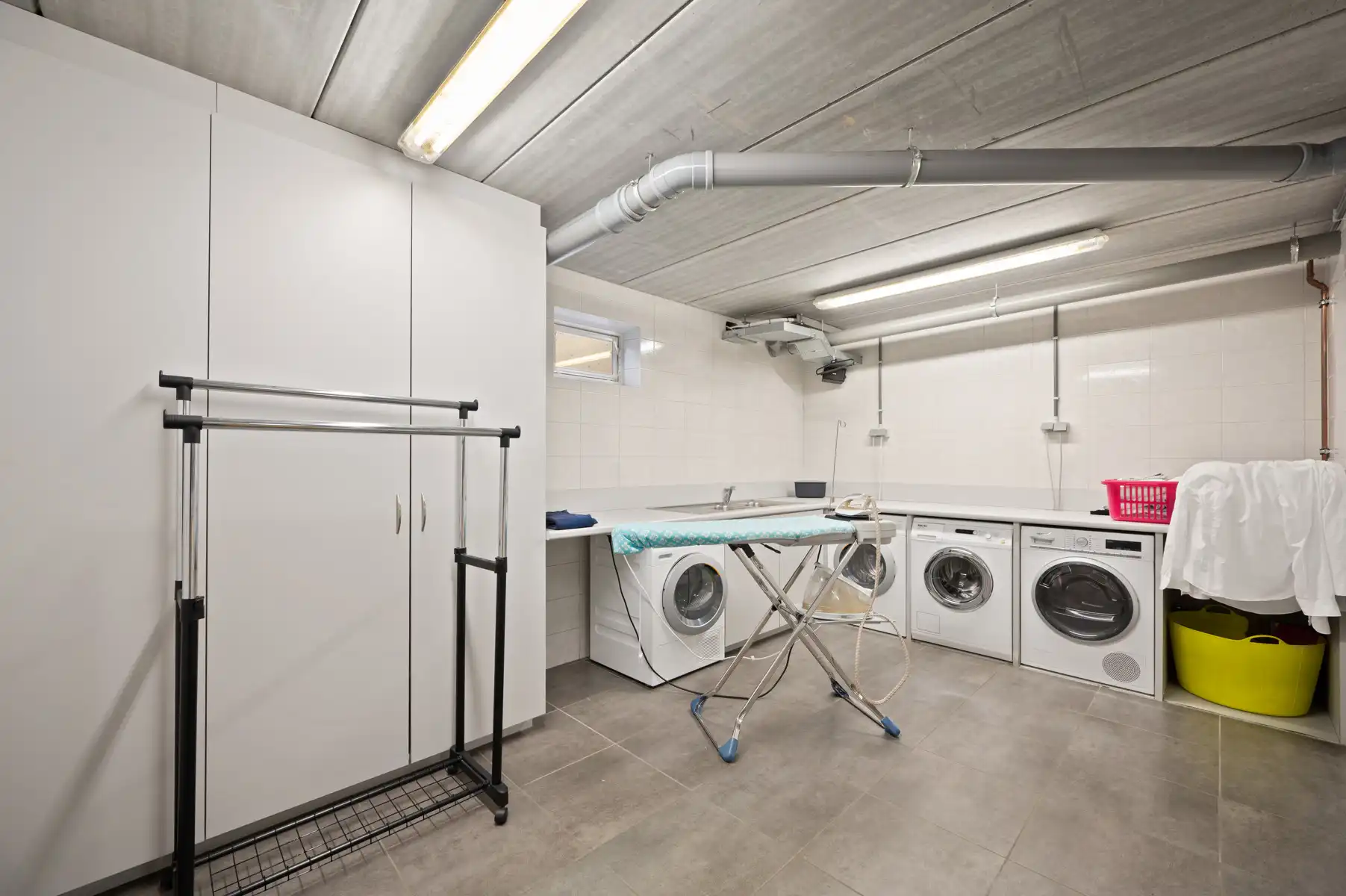 Prachtige villa in tijdloze architectuur te SCHRIEK foto 30