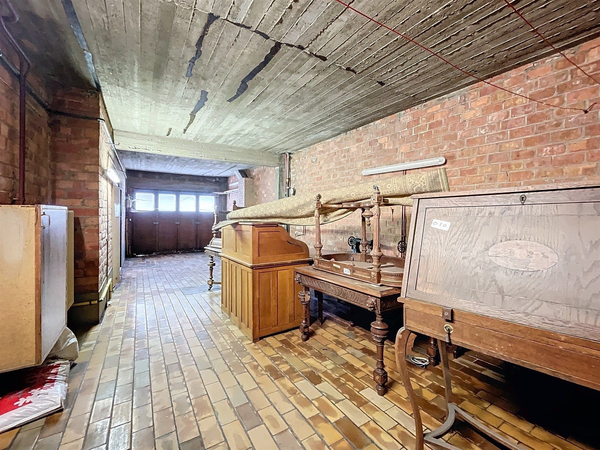 Riant huis (426m²) met 6 slaapkamers en dubbele garage nabij het centrum. foto 22