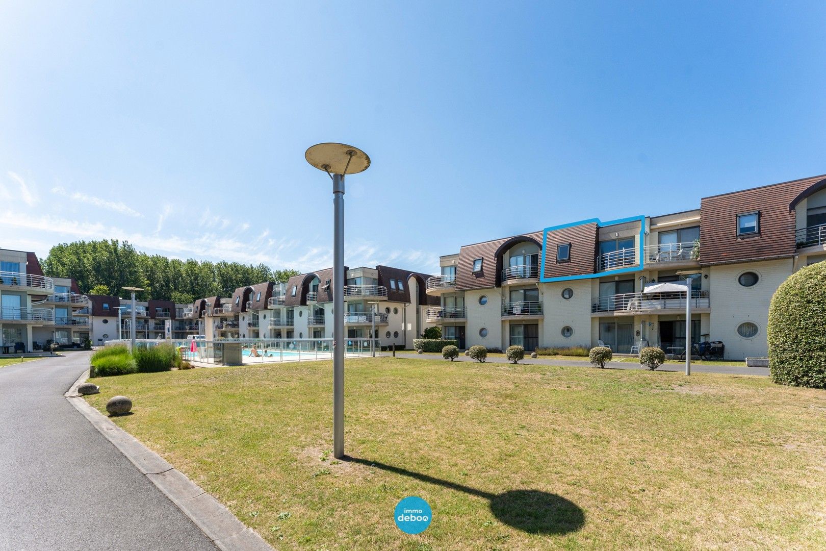 Instapklaar appartement in domein met zwembad & mogelijkheid aankoop garage foto {{pictureIndex}}