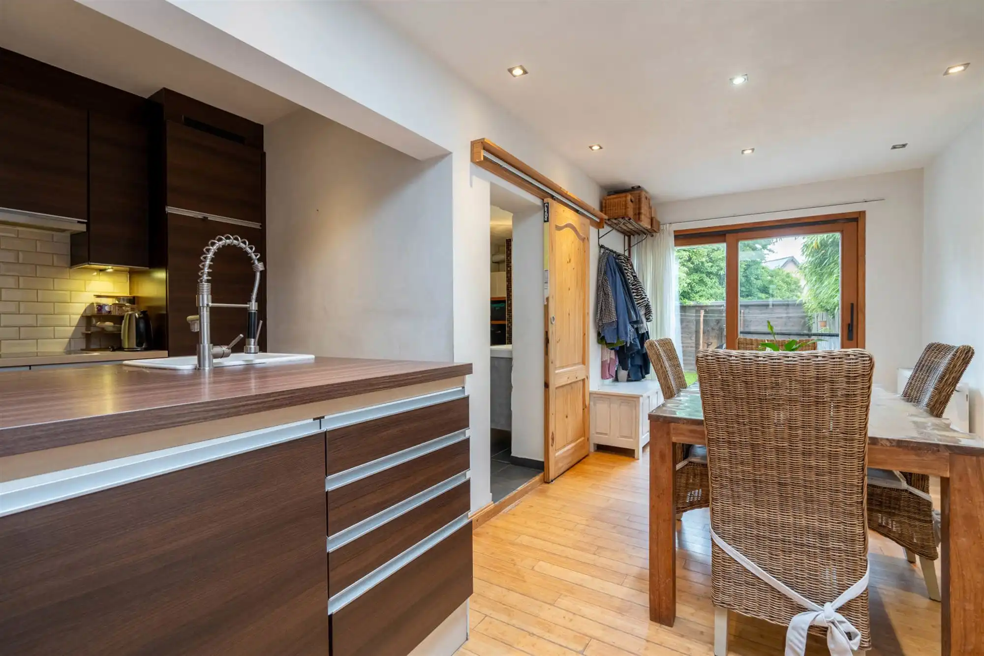 Instapklare woning met 4 (slaap)kamers en tuin in Mechelen! foto {{pictureIndex}}