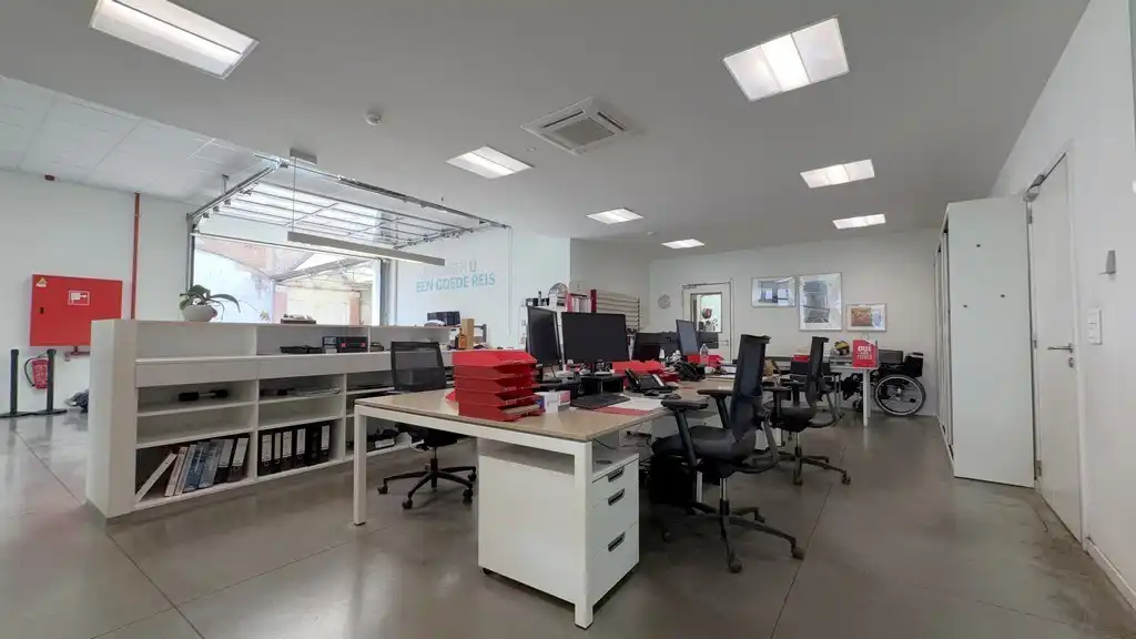 Showroom met magazijn te huur aan het Handelsdok in Gent foto 14