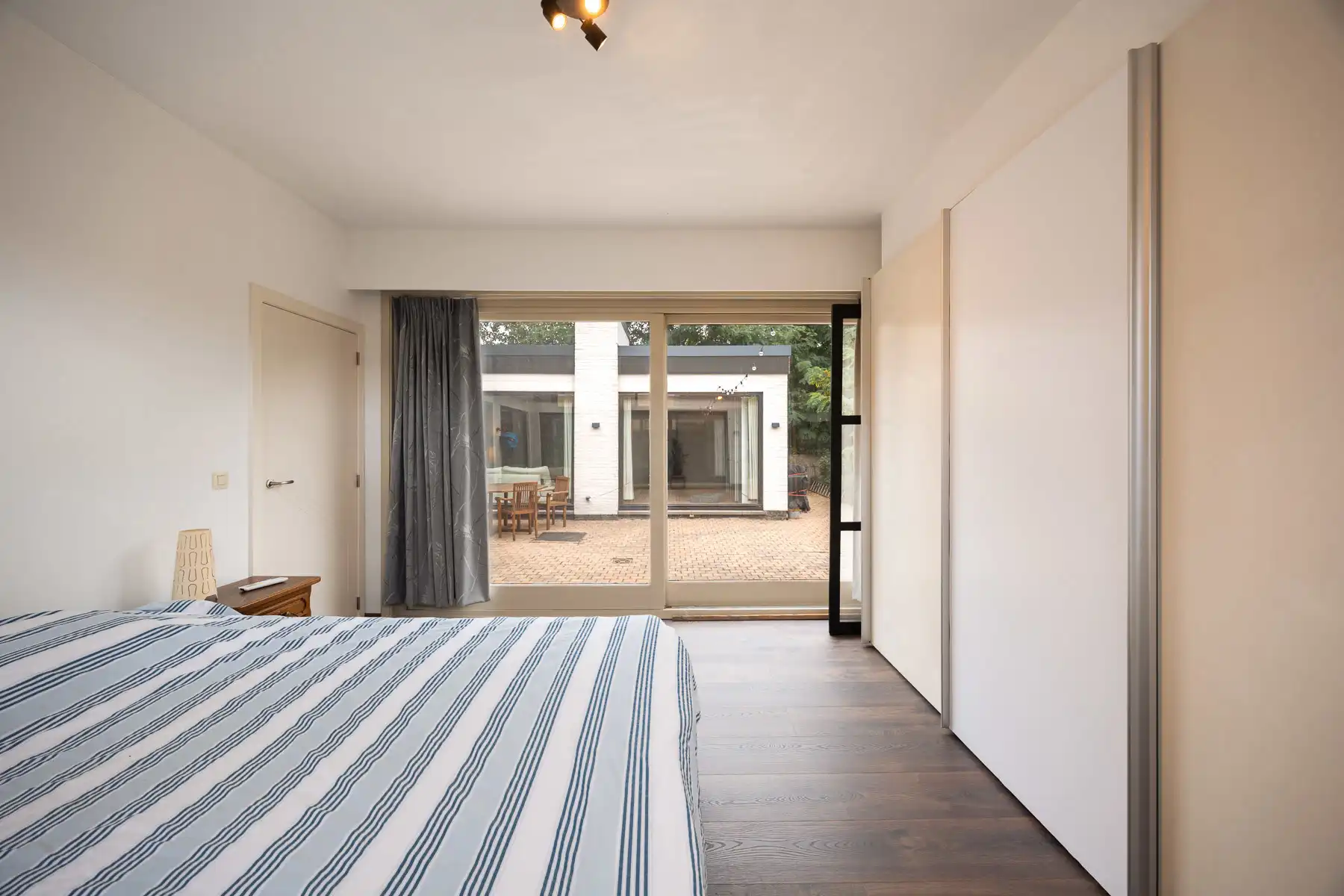 Lichtrijke, gelijkvloerse woning op ruim perceel foto 19