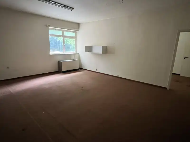 Commercieel pand van 180m² gelegen in het centrum van Genk, tegenover Shopping1. foto 18