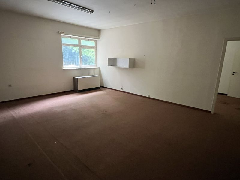 Commercieel pand van 180m² gelegen in het centrum van Genk, tegenover Shopping1. foto 18