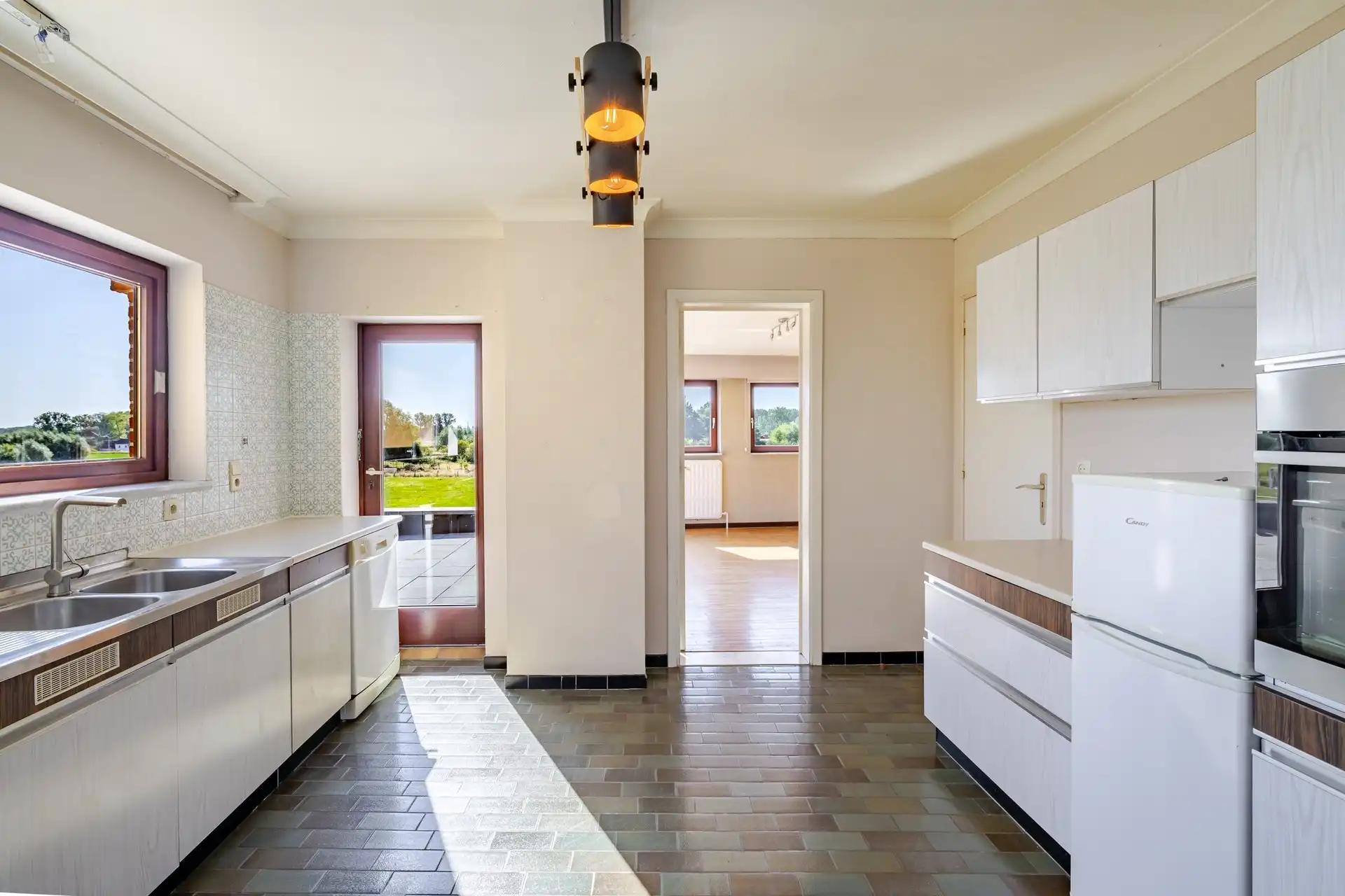Zeer ruime woning met twee wooneenheden en prachtig landelijk uitzicht foto 5