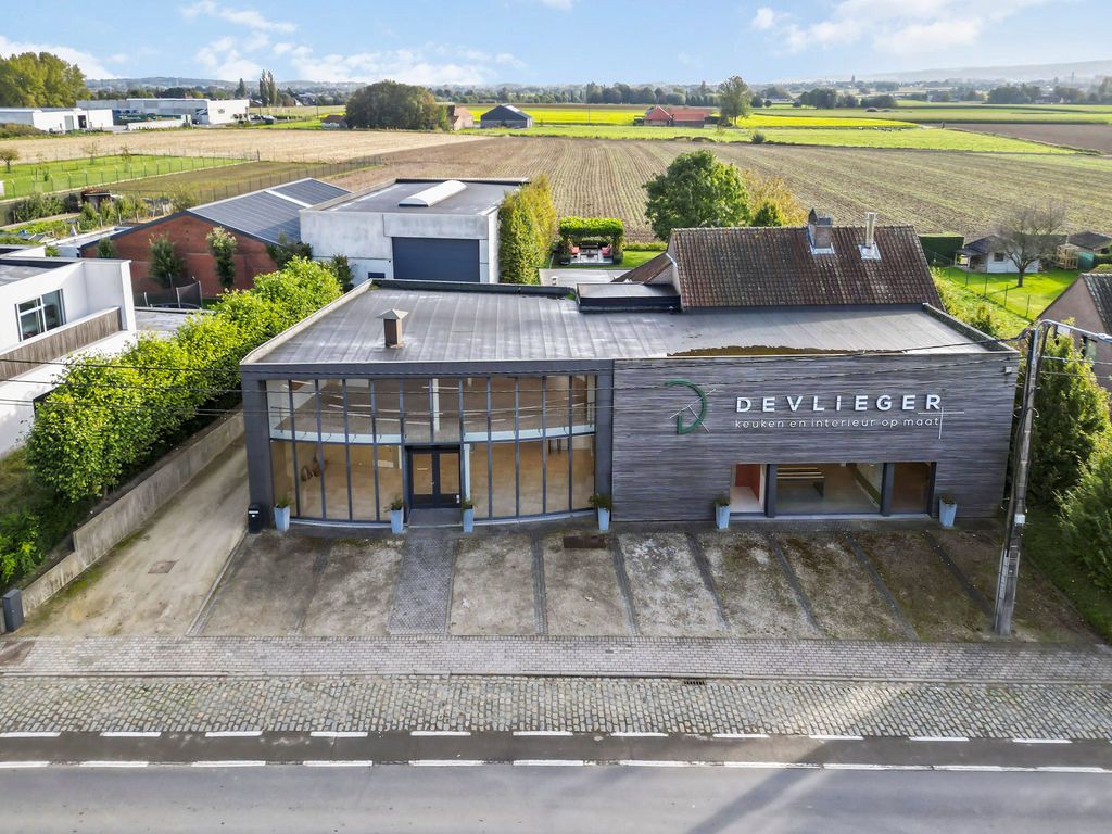 Exclusief bedrijfsgebouw met woonhuis op 1926 m² foto 4