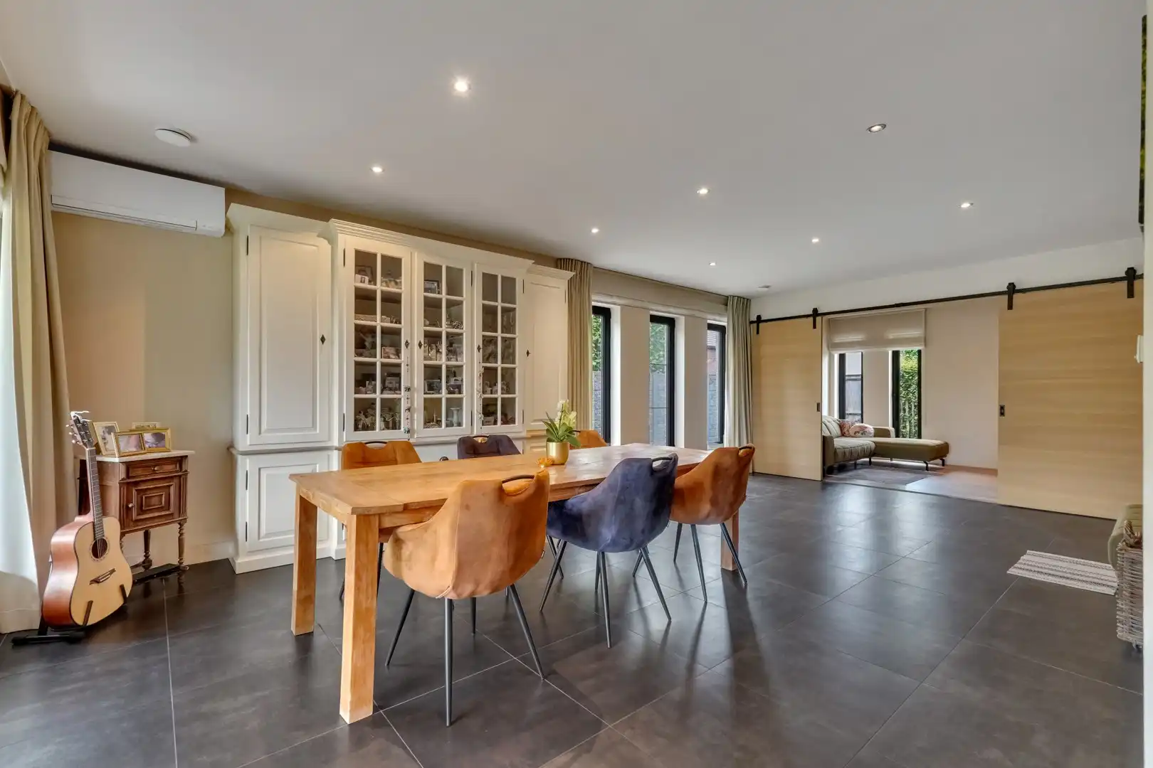 INSTAPKLARE GEZINSWONING MET 4 SLAAPKAMERS, ZWEMBAD EN PRACHTIGE TUIN OP 609M2 TE MAASMECHELEN foto 7