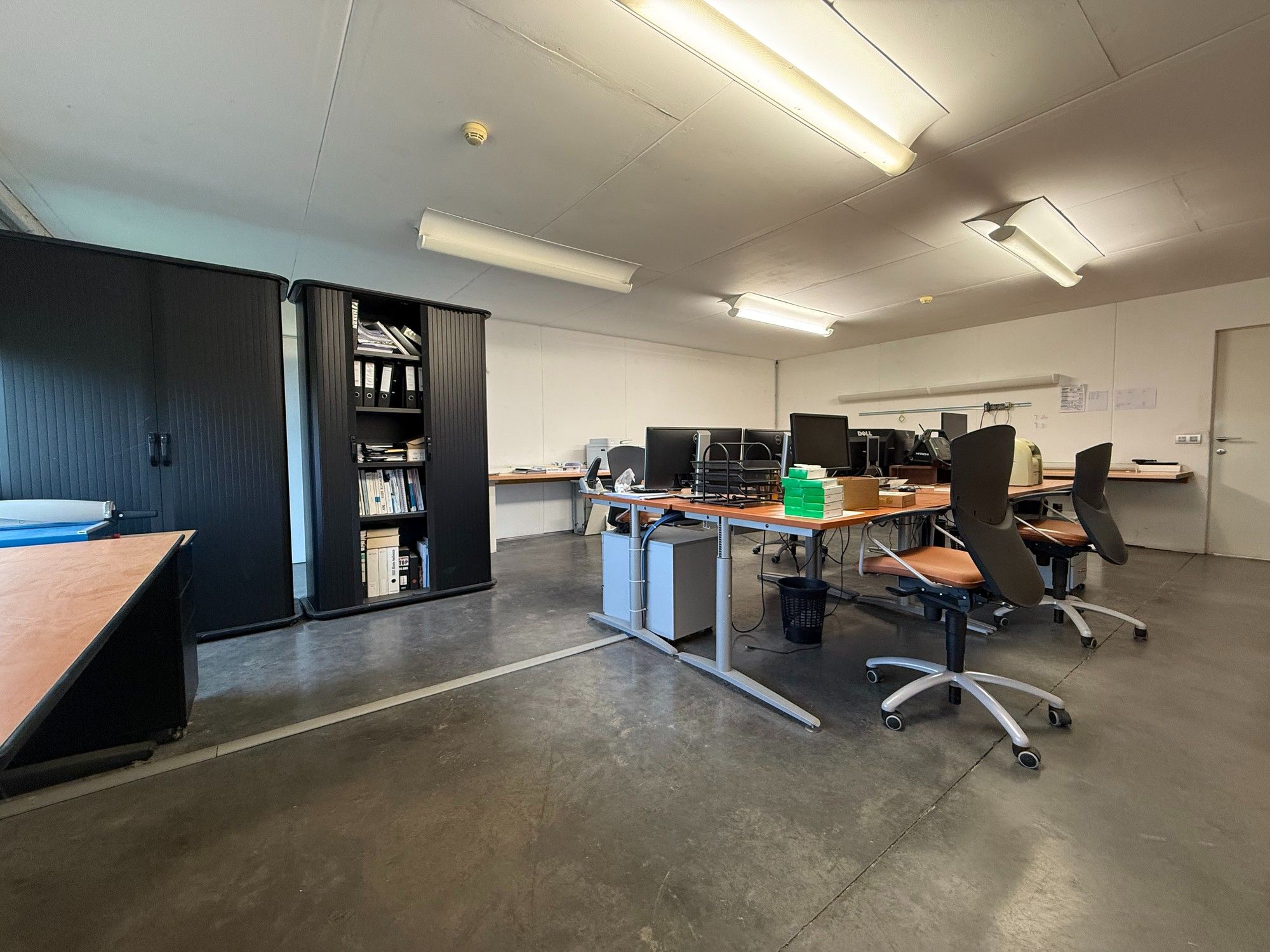 Vlot toegankelijk magazijn / werkplaats met burelen | Wagenaarstraat foto 6