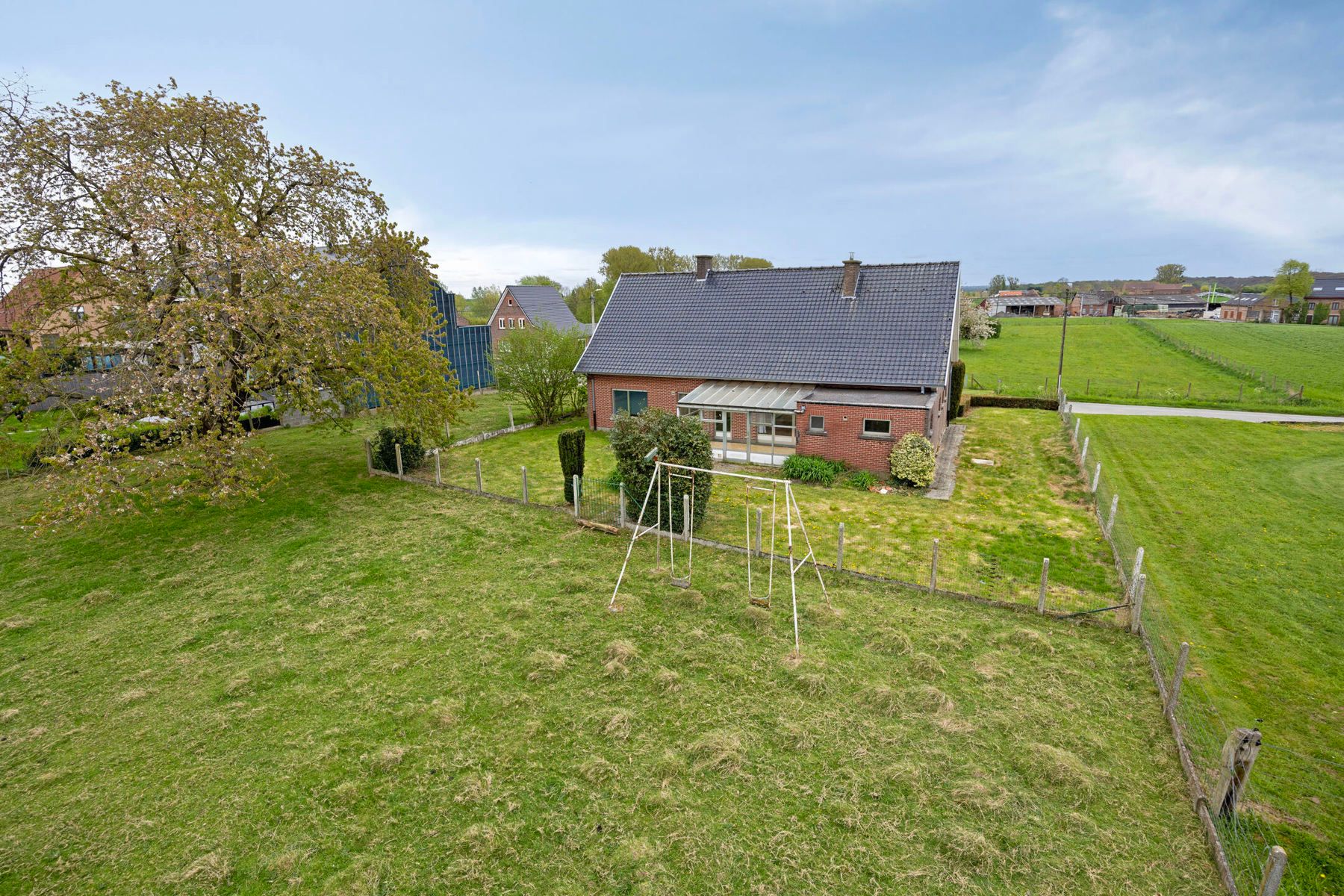 Ruime woning met potentieel op perceel van 13a70ca. foto 31