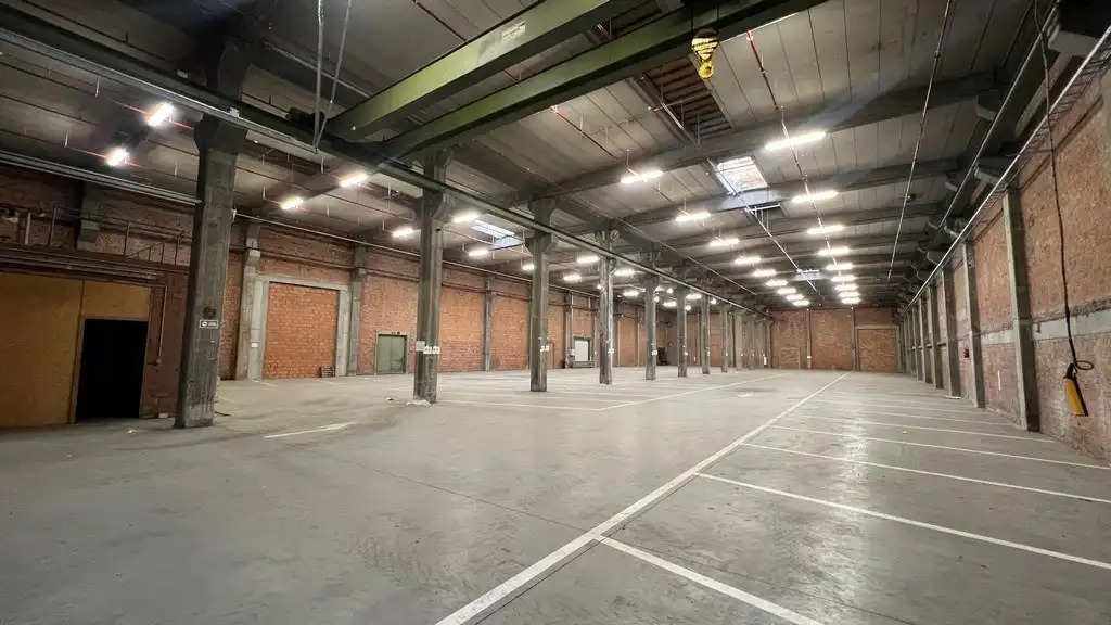 Loods met rolbrug te huur vlakbij afrit E17 te Sint-Niklaas foto 3