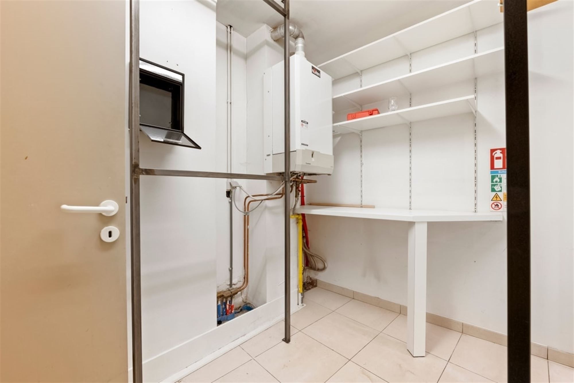 HANDELSRUIMTE TE HUUR MIDDEN IN HET STADSCENTRUM VAN SINT-TRUIDEN  foto 22