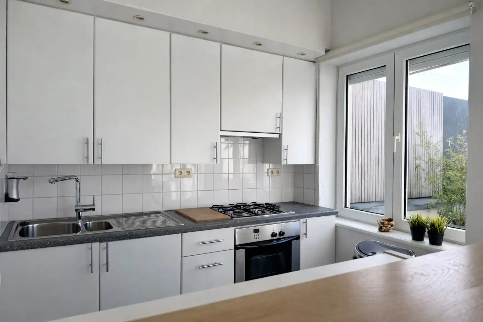 Ruime triplex met 3 slaapkamers in centrum Heist foto 6