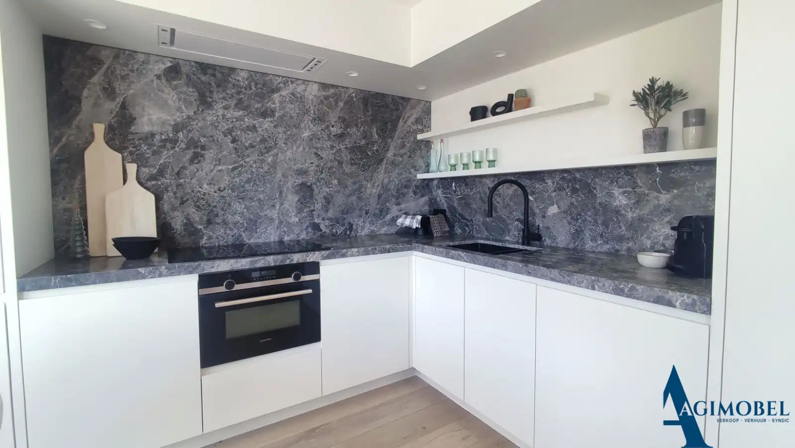 Integraal gerenoveerd penthouse met zonne-terrassen op 20 meter wandelafstand van de zeedijk-Albertstrand. foto 7