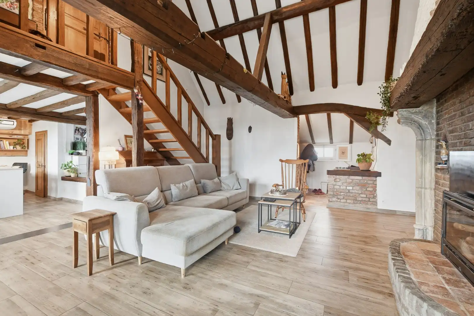 Karaktervolle hoeve met veel ruimte in een landelijke omgeving foto 4