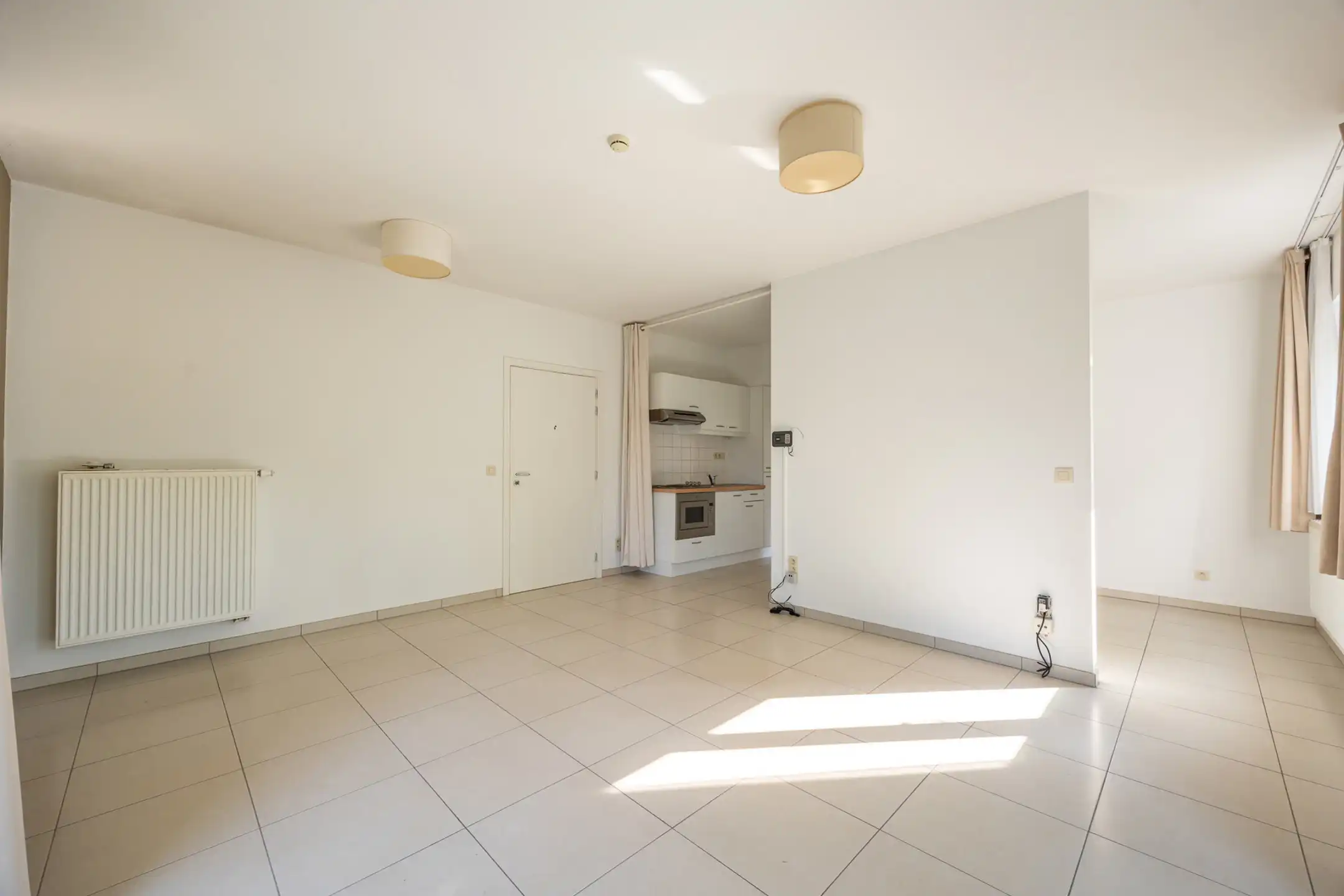 Grote, lichtrijke serviceflat met twee kamers  foto 4