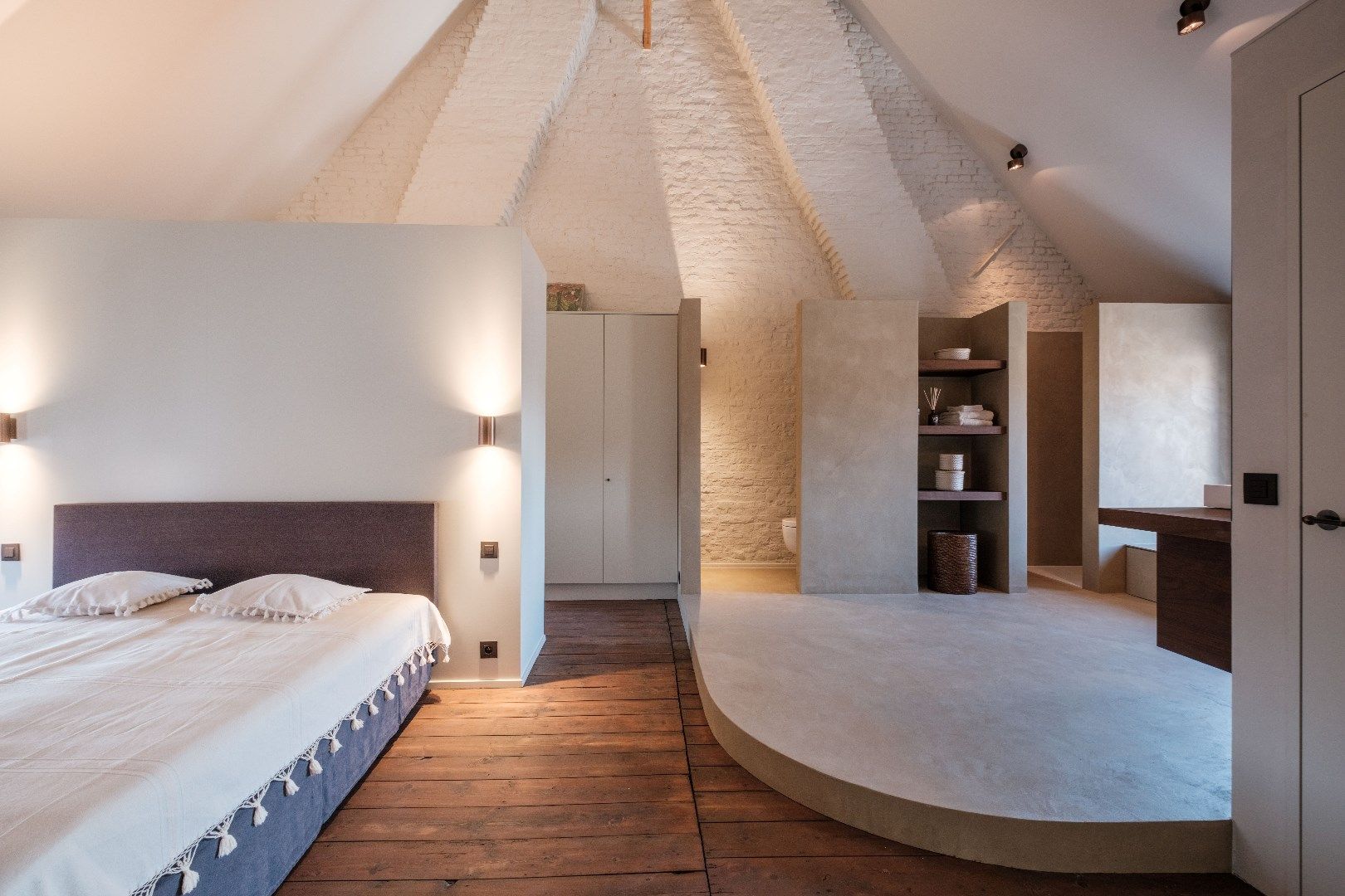Stijlvol gerenoveerd herenhuis in hartje Kortrijk foto 2