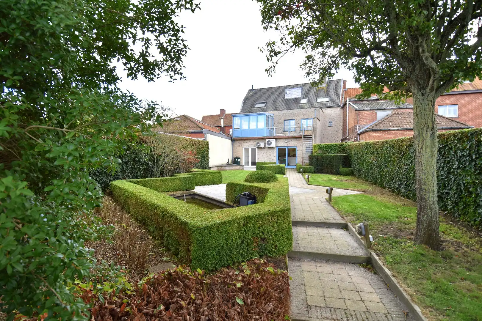 Statige woning met praktijkgedeelte (101 m²), 4 slaapkamers en zonnige tuin te koop in het straatbeeld van Bellegem foto 27