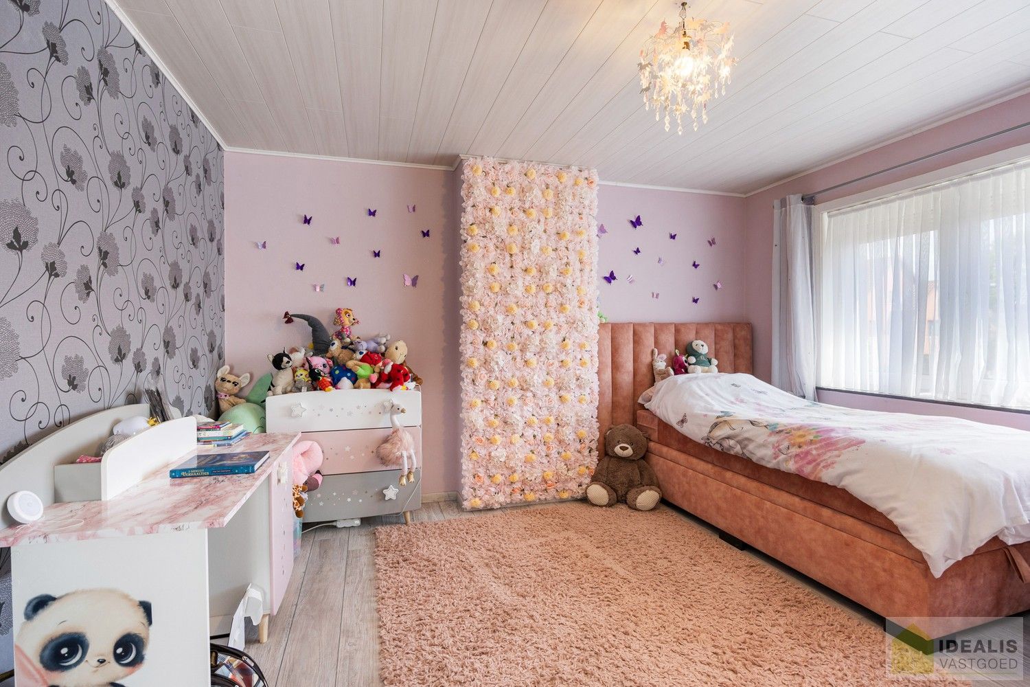 IDEALIS VASTGOED – RECENT GERENOVEERDE WONING (2021) OP EEN PERCEEL VAN MAAR LIEFST 8A92CA OP EEN ZEER GUNSTIGE LOCATIE! Deze ruime woning met een netto bewoonbare oppervlakte van +- 170m² bevindt zich langs de Paalseweg in Hulst, deelgemeente van Tessenderlo-Ham. Naast de perfecte ligging is het een prachtig afgewerkte woning met een royale leefruimte, zeer ruime open keuken, 3 slaapkamers en badkamer. Een uniek aanbod voor wie op zoek is naar een volledig gerenoveerde instapklare woning. foto 20