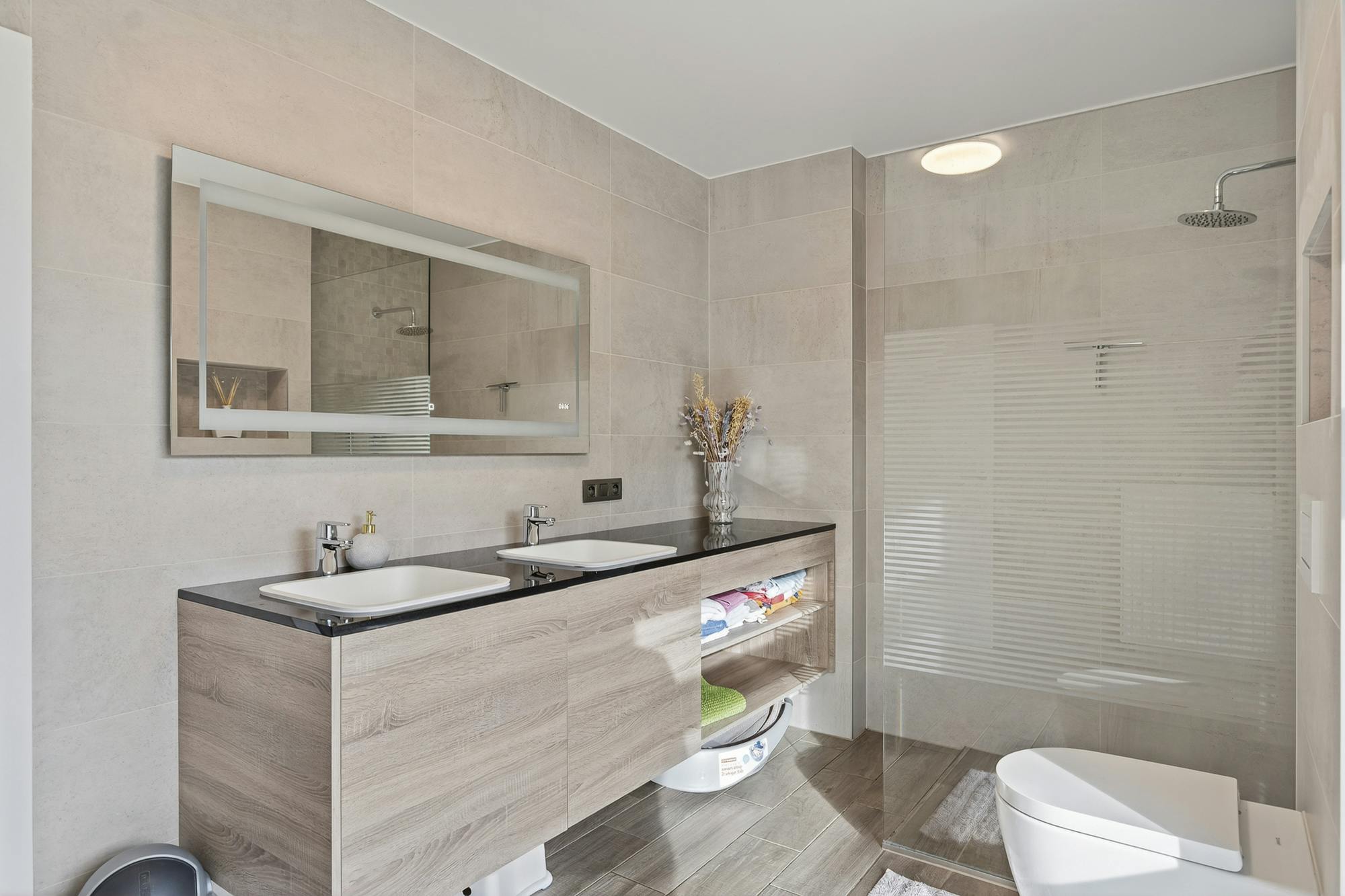 Luxe villa met exclusieve tuin en magazijn in KMO-zone foto 14