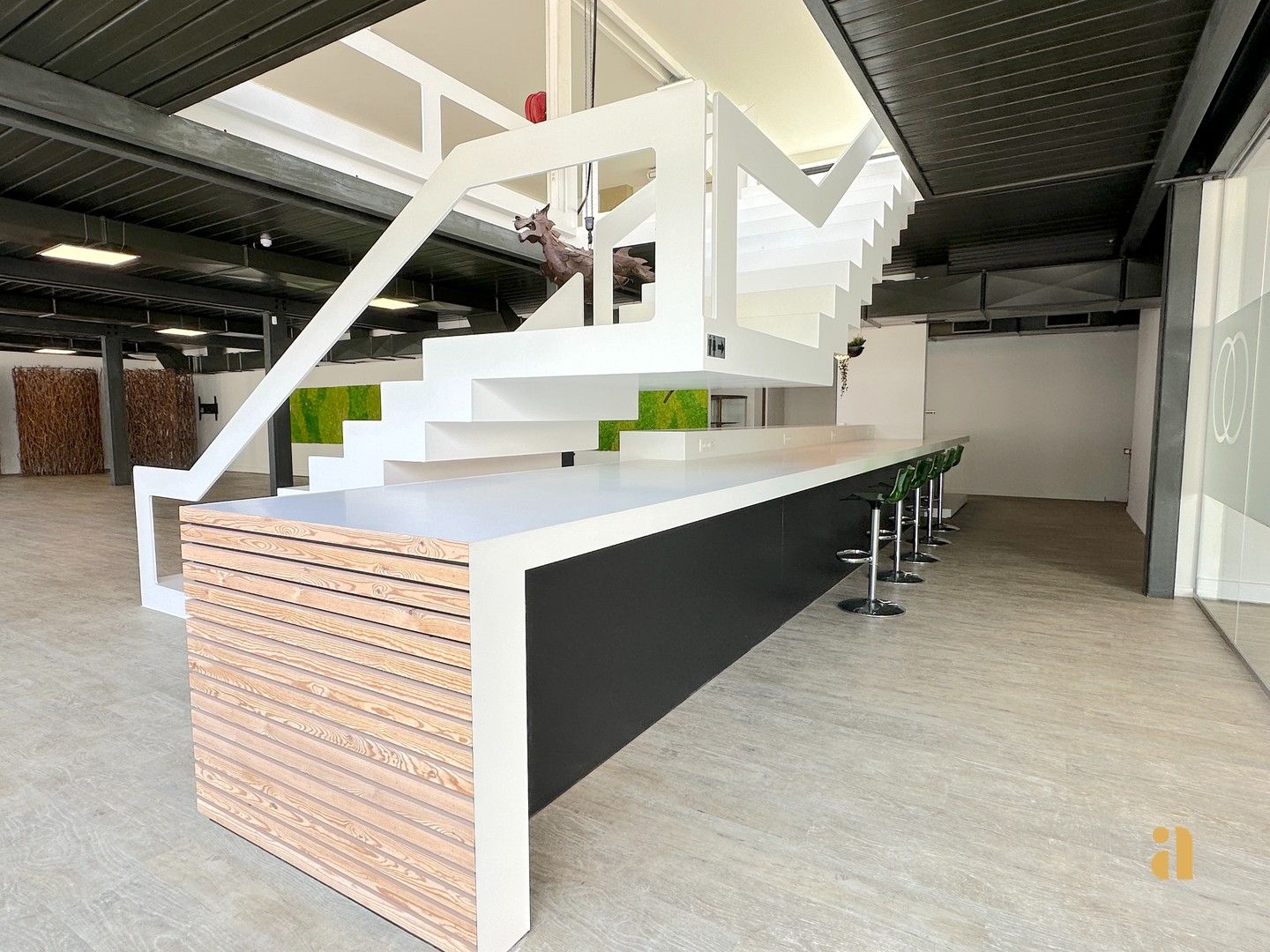 Architecturaal handelspand van 760m2 in Gent-Sint-Amandsberg foto {{pictureIndex}}